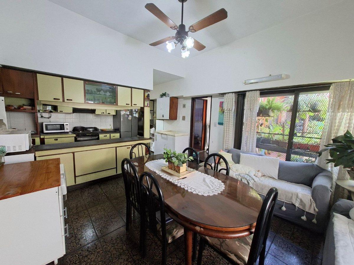 Foto de VENTA CASA 5 AMB CON PATIO Y COCHERA, QUILMES, imagen 4