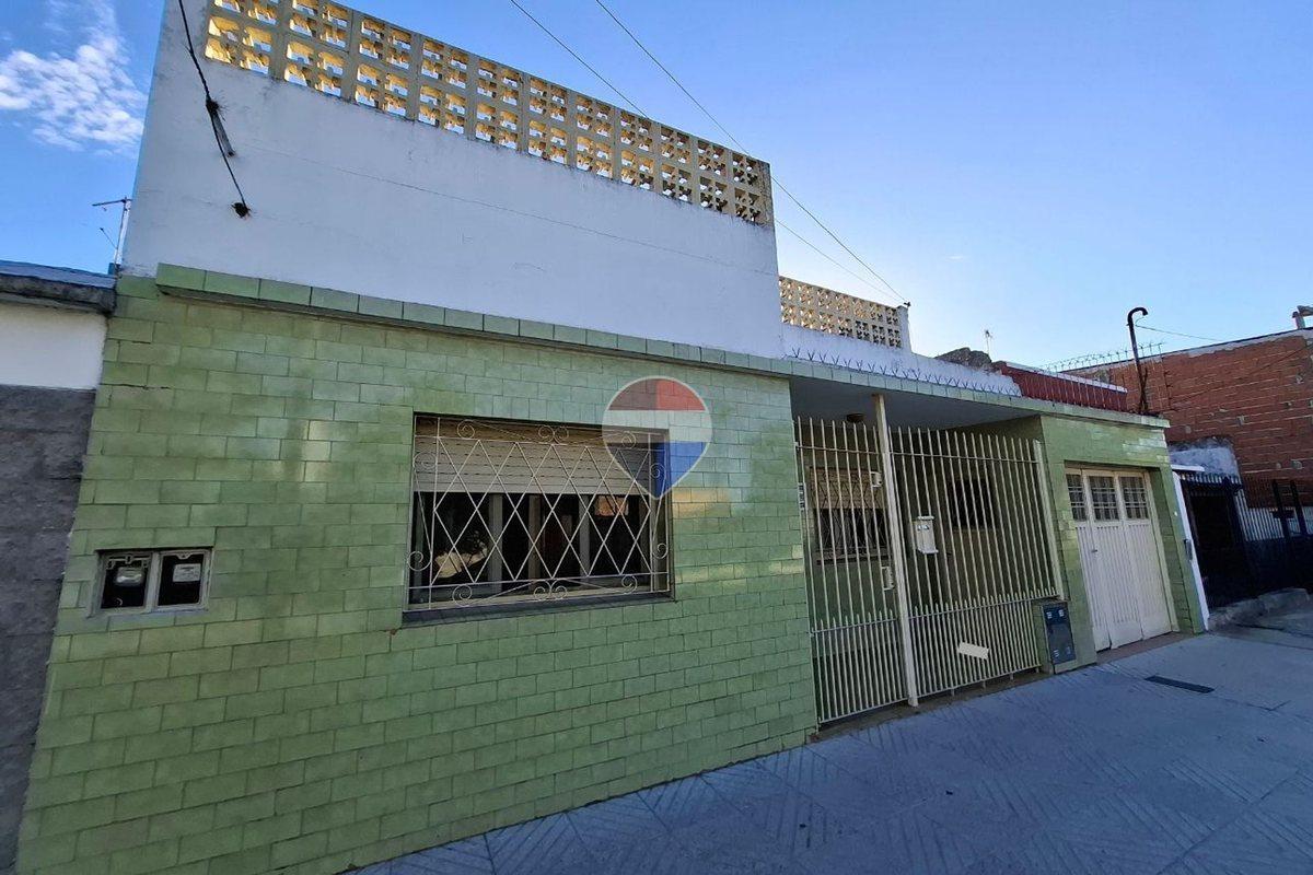 Foto de VENTA CASA 3 AMB CON COCHERA Y PATIO SOLANO CENTRO, imagen 2