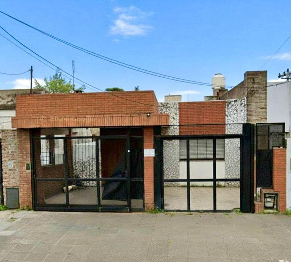 Foto de VENTA CASA 4 AMB COCHERA DOBLE FLORENCIO VARELA, imagen 2