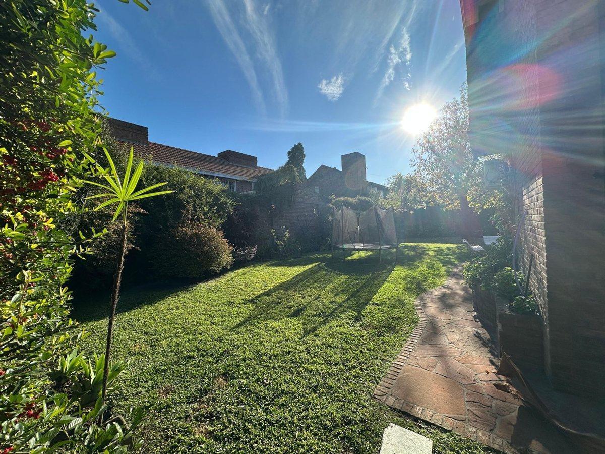 Foto de CASA 7 AMBIENTES, COCHERA Y PILETA EN QUILMES, imagen 5