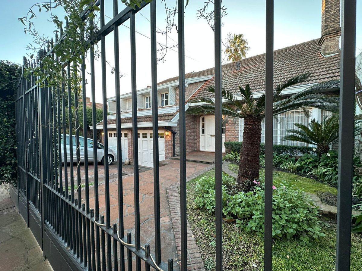 Foto de CASA 7 AMBIENTES, COCHERA Y PILETA EN QUILMES, imagen 4