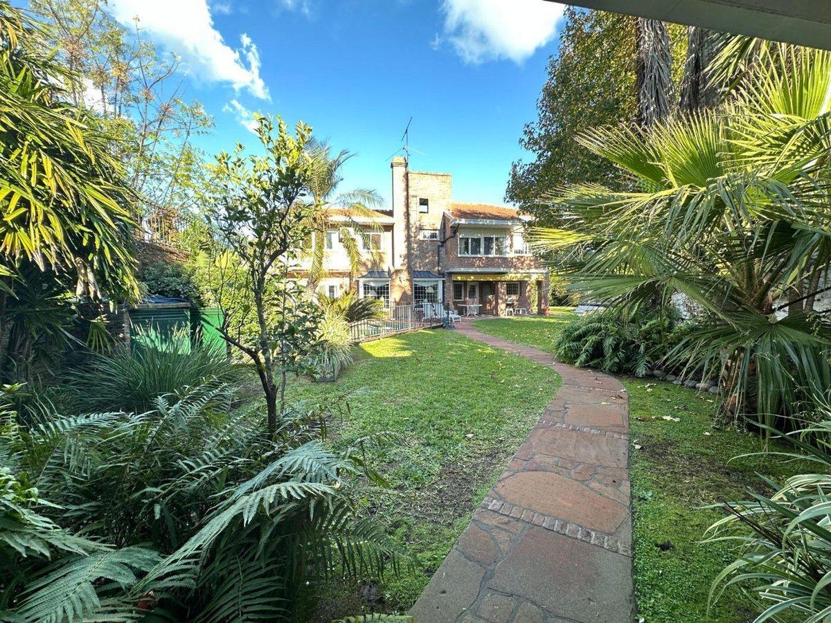 Foto de CASA 7 AMBIENTES, COCHERA Y PILETA EN QUILMES, imagen 1
