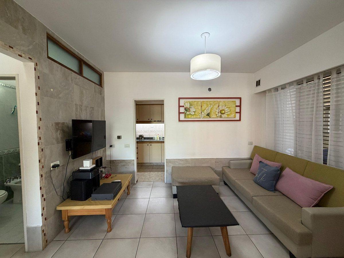 Foto de VENTA CASA 5 AMB CON COCHERA Y PATIO BERNAL, imagen 1