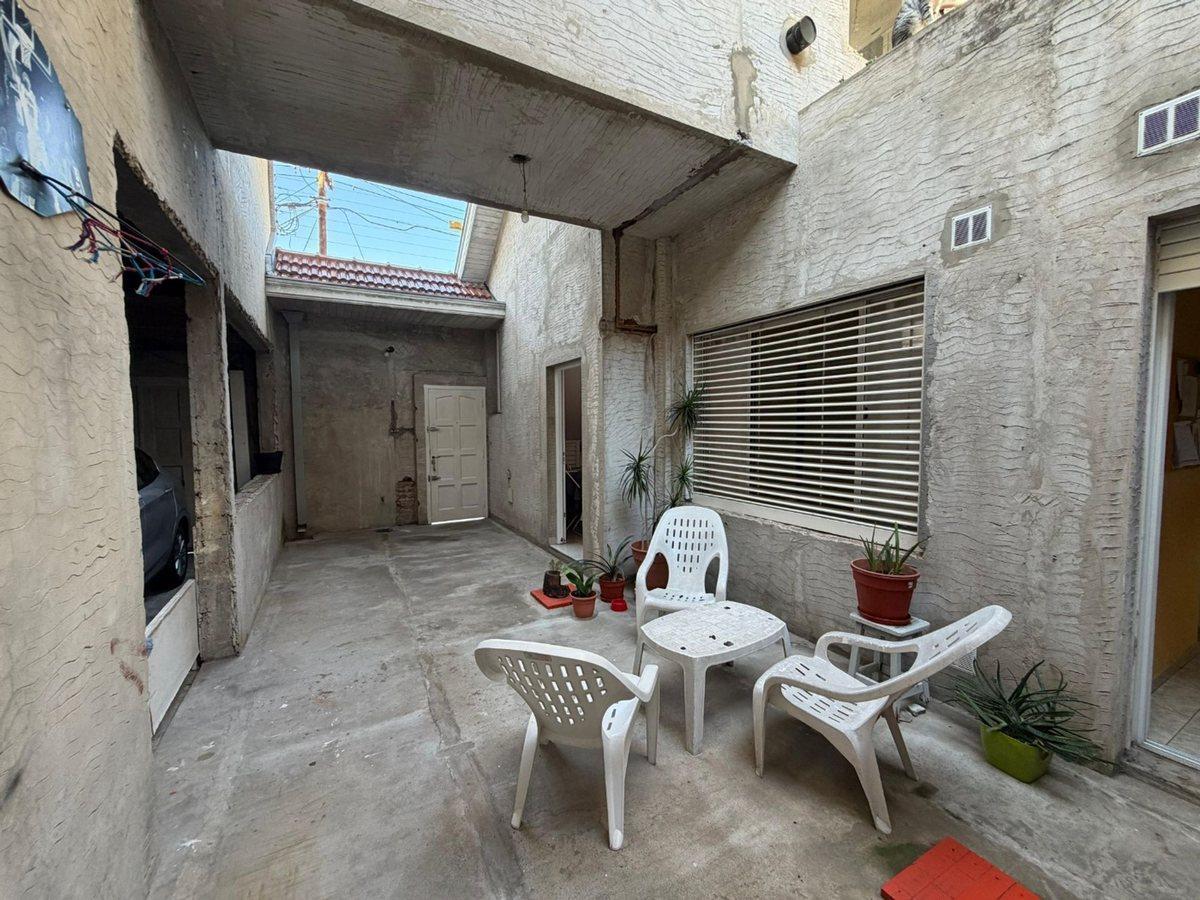Foto de VENTA CASA 5 AMB CON COCHERA Y PATIO BERNAL, imagen 3