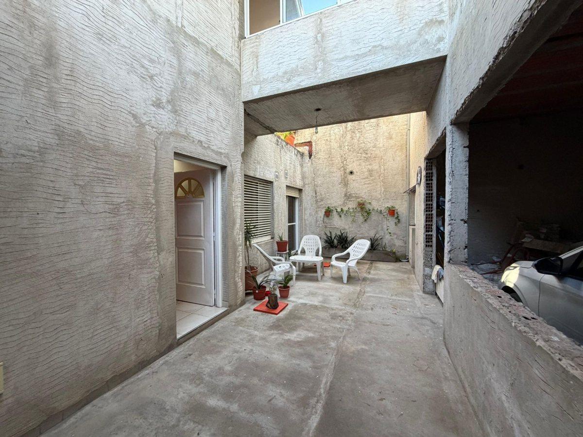 Foto de VENTA CASA 5 AMB CON COCHERA Y PATIO BERNAL, imagen 2