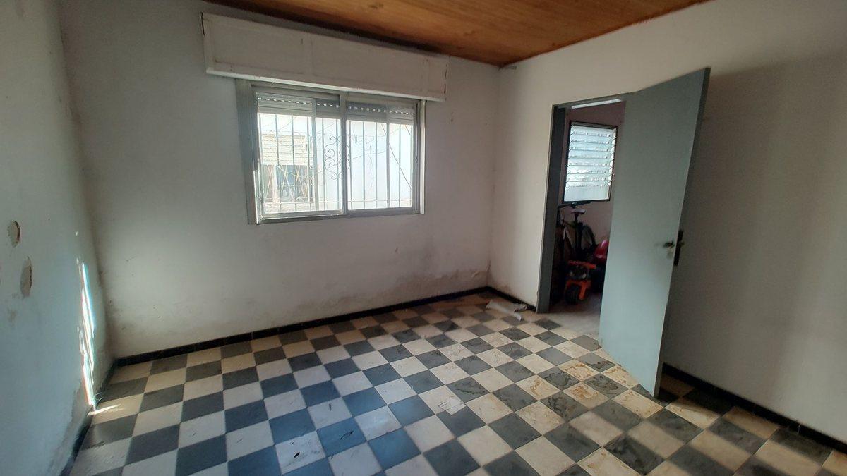 Foto de VENTA CASA CON COCHERA QUINCHO EZPELETA A RECICLAR, imagen 4