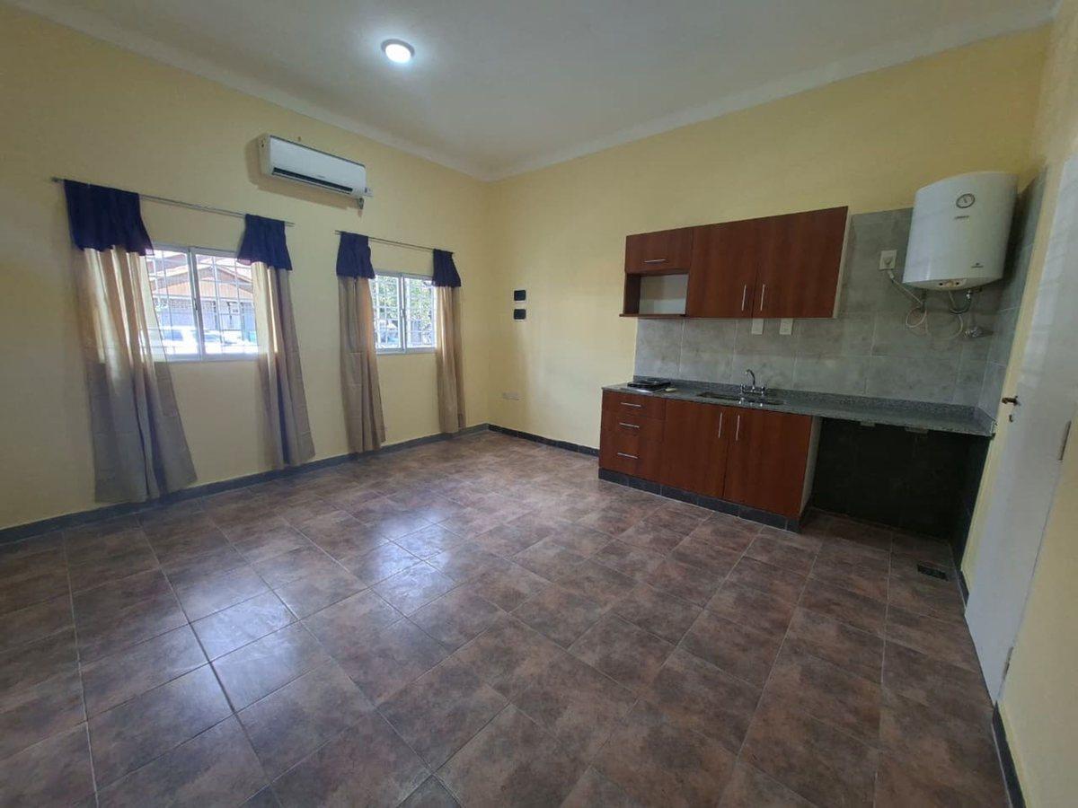 Foto de VENTA EN BLOCK LOTE CON 3 CASAS, WILDE CENTRO, imagen 4