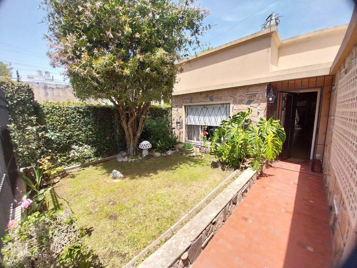 Foto de VENTA CASA 3 AMB CON COCHERA PATIO Y QUINCHO GERLI, imagen 1