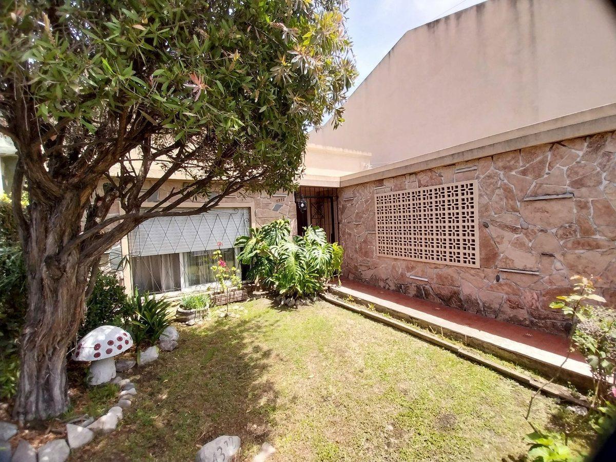 Foto de VENTA CASA 3 AMB CON COCHERA PATIO Y QUINCHO GERLI, imagen 2