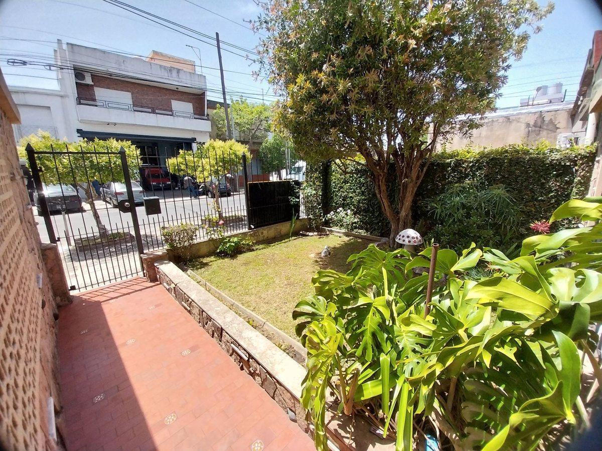 Foto de VENTA CASA 3 AMB CON COCHERA PATIO Y QUINCHO GERLI, imagen 4