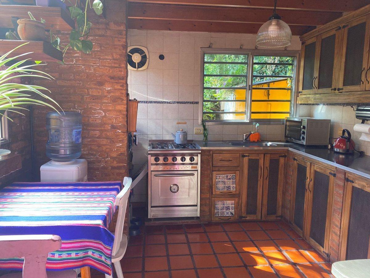 Foto de VENTA CASA 4 AMB. C/ PILETA Y PARQUE. QUILMES., imagen 5