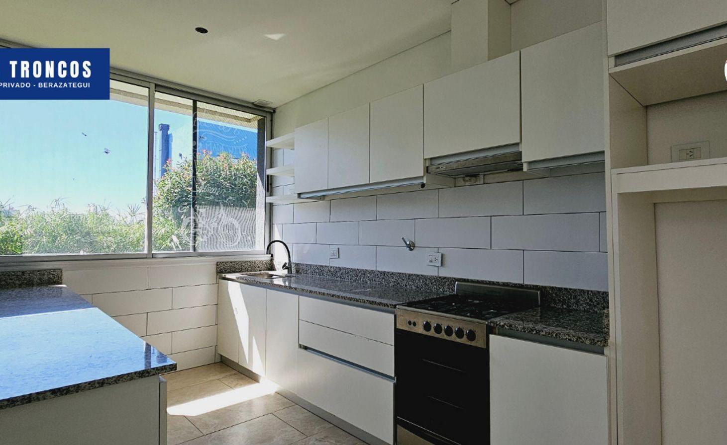 Foto de Casa 4 ambientes Venta Los Troncos, imagen 1