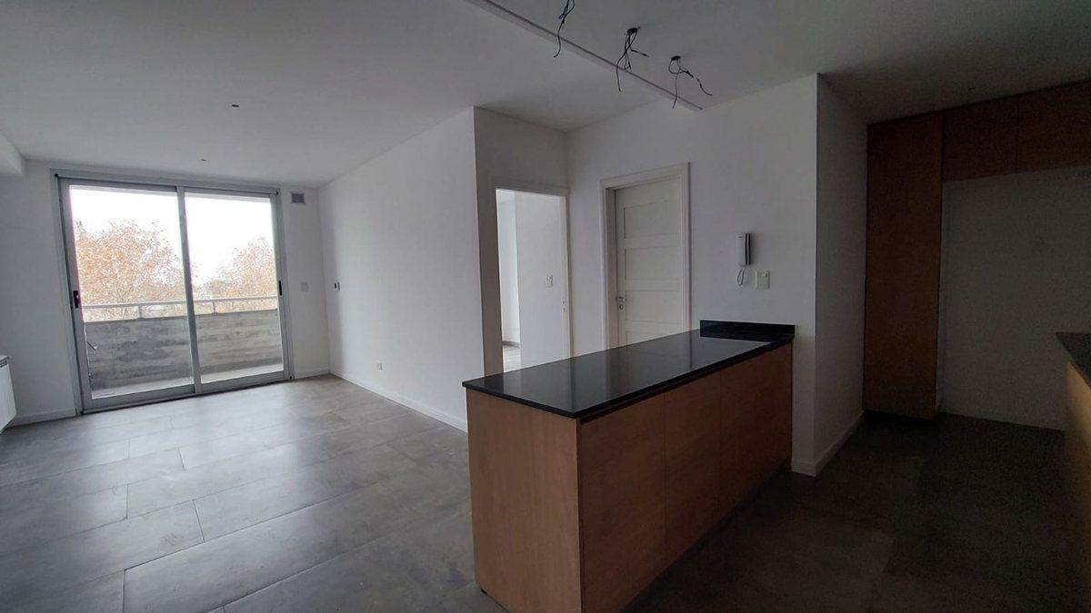 Foto de Departamento Venta dos ambientes Bernal cochera, imagen 4