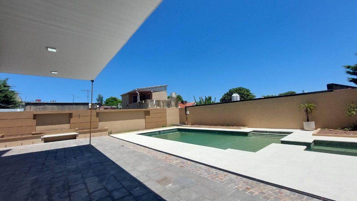 Foto de Departamento Venta dos ambientes Bernal cochera, imagen 5