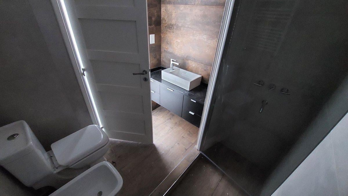 Foto de Departamento Venta dos ambientes Bernal cochera, imagen 3