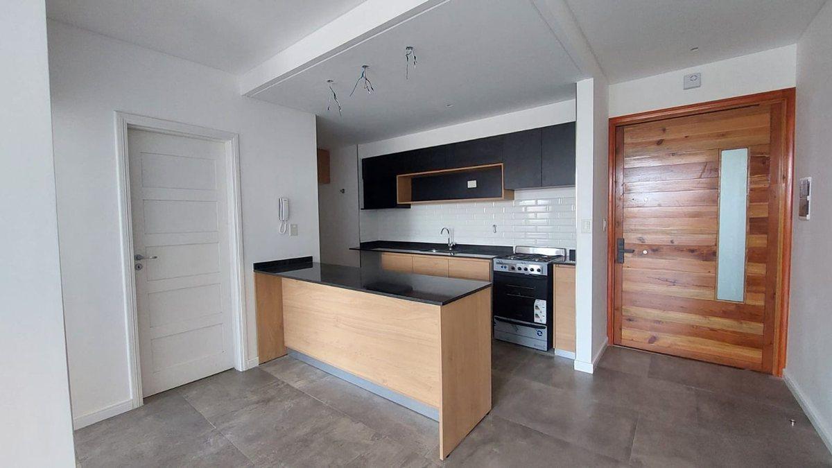 Foto de Departamento Venta dos ambientes Bernal cochera, imagen 2