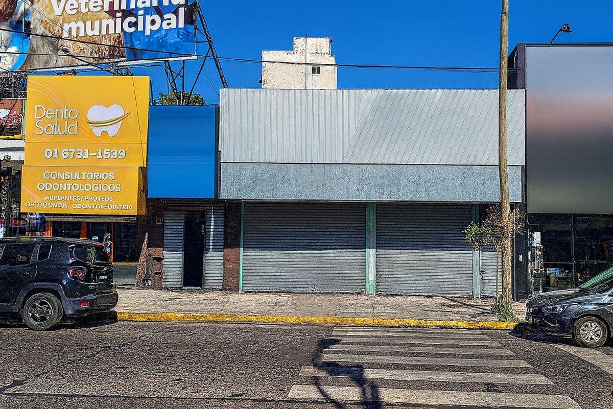 Foto de VENTA LOCAL 130 M2 SOBRE AVENIDA QULMES CENTRO, imagen 3