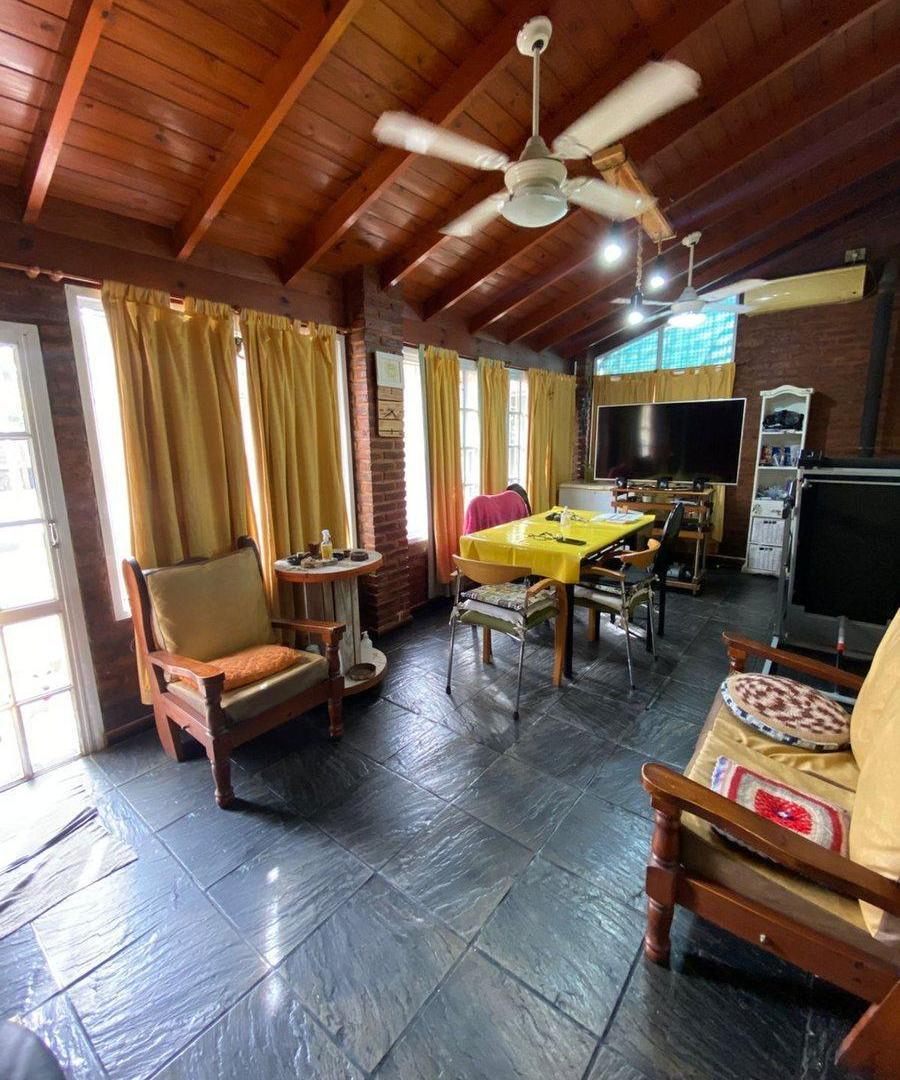 Foto de VENTA CASA 4 AMB. BERAZATEGUI C/PARQUE Y PILETA., imagen 3