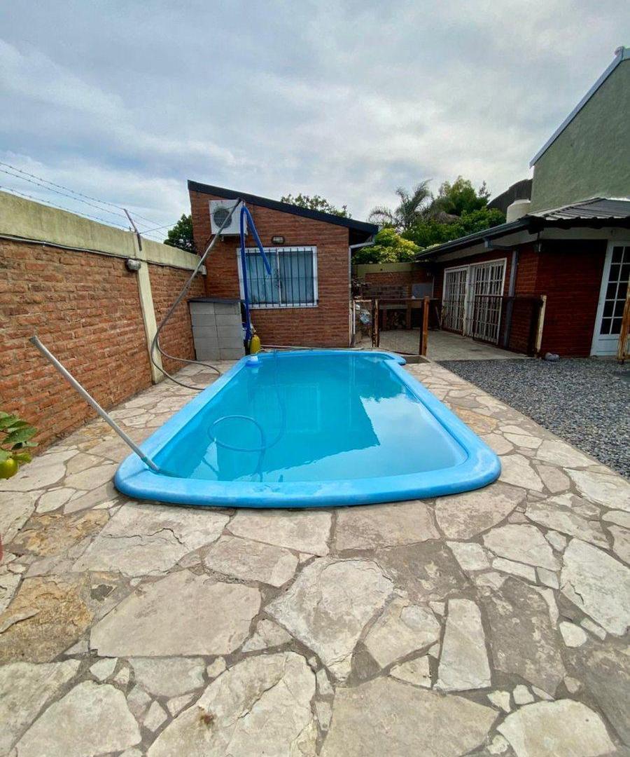 Foto de VENTA CASA 4 AMB. BERAZATEGUI C/PARQUE Y PILETA., imagen 4