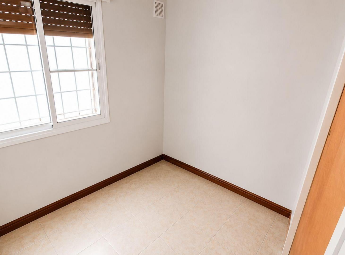 Foto de CASA 4 AMBIENTES CON GARAJE Y PATIO EN QUILMES, imagen 1