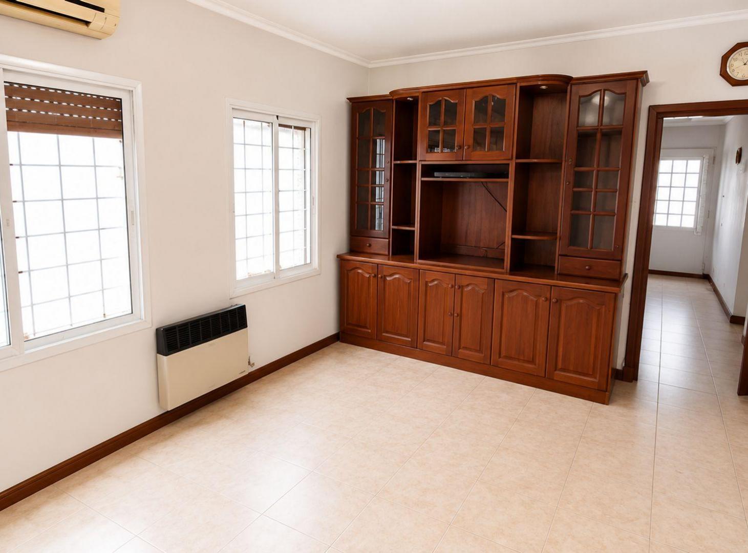 Foto de CASA 4 AMBIENTES CON GARAJE Y PATIO EN QUILMES, imagen 5