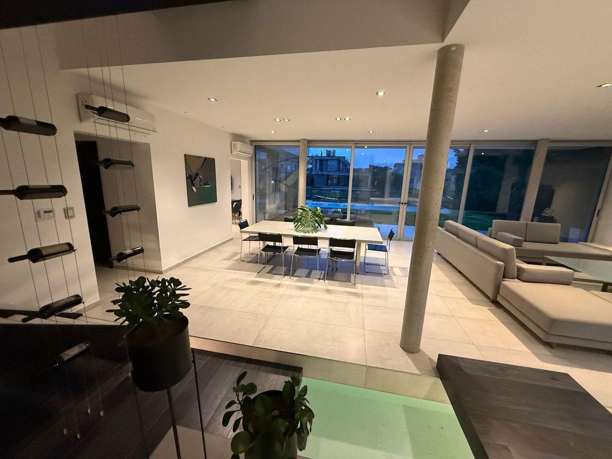 Foto de VENTA CASA 5 AMBIENTES CON PISICINA, NUEVO QUILMES, imagen 3