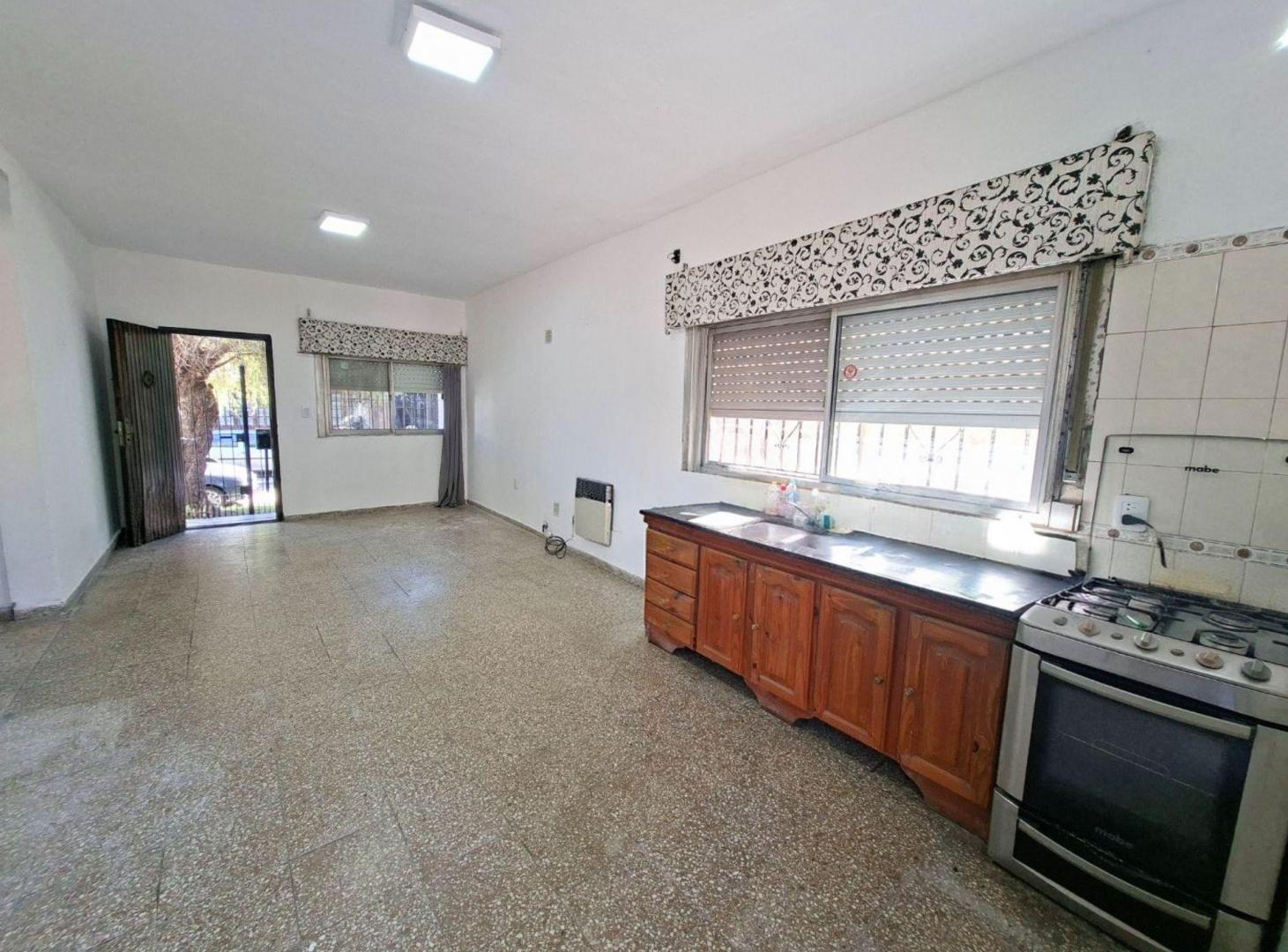 Foto de VENTA CASA 3 AMB CON PARQUE, BERNAL ESTE.APTA CRED, imagen 3
