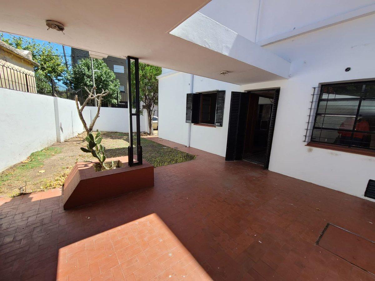 Foto de CASA 5 AMBIENTES EN BERNAL CENTRO EN VENTA, imagen 4