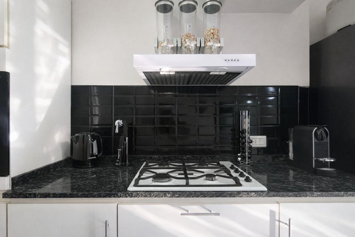 Foto de VENTA CASA 6 AMBIENTES JARDIN COCHERA QUILMES, imagen 1