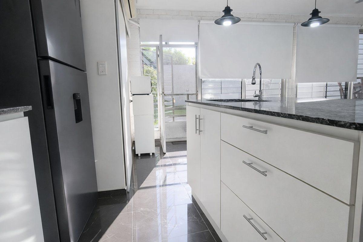 Foto de VENTA CASA 6 AMBIENTES JARDIN COCHERA QUILMES, imagen 5