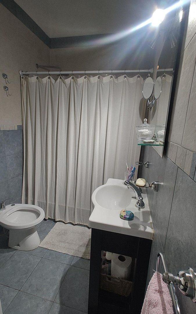 Foto de VENTA CASA 3 AMB COCHERAS/QUINCHO PATIO AVELLANEDA, imagen 3