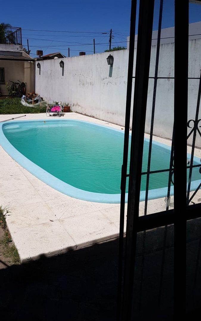 Foto de VENTA CASA 6AMB QUINCHO PARQUE PILETA BERNAL OESTE, imagen 2