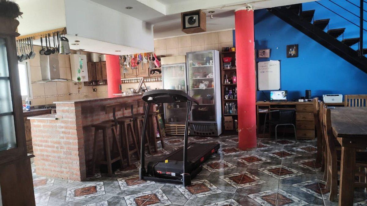 Foto de VENTA CASA 6AMB QUINCHO PARQUE PILETA BERNAL OESTE, imagen 3