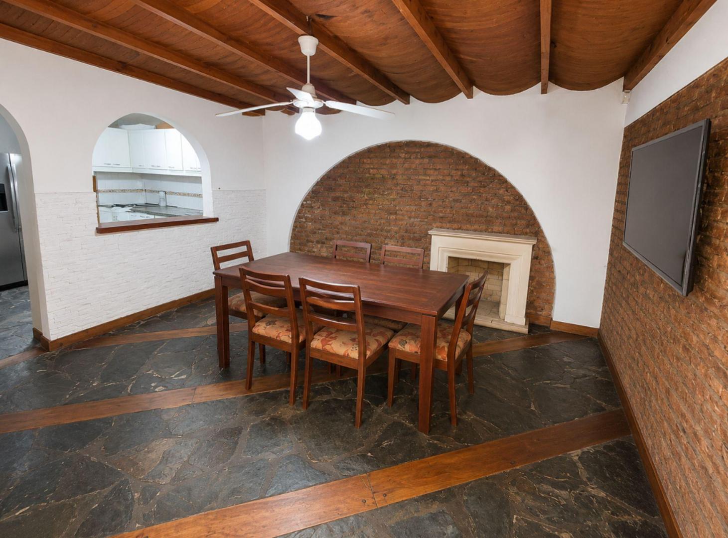 Foto de VENTA CASA 3 AMBIENTES CON COCHERA EN QUILMES, imagen 2