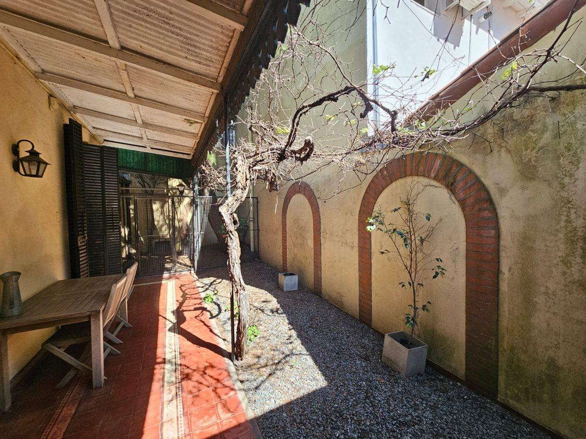 Foto de VENTA CASA 3 AMBIENTES CON PATIO Y COCHERA QUILMES, imagen 3