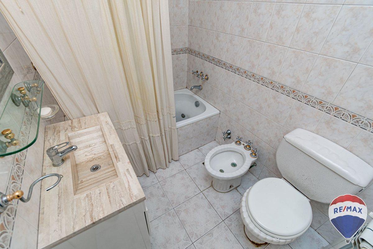 Foto de Casa Venta Bernal Centro 5 amb piscina jardin, imagen 2