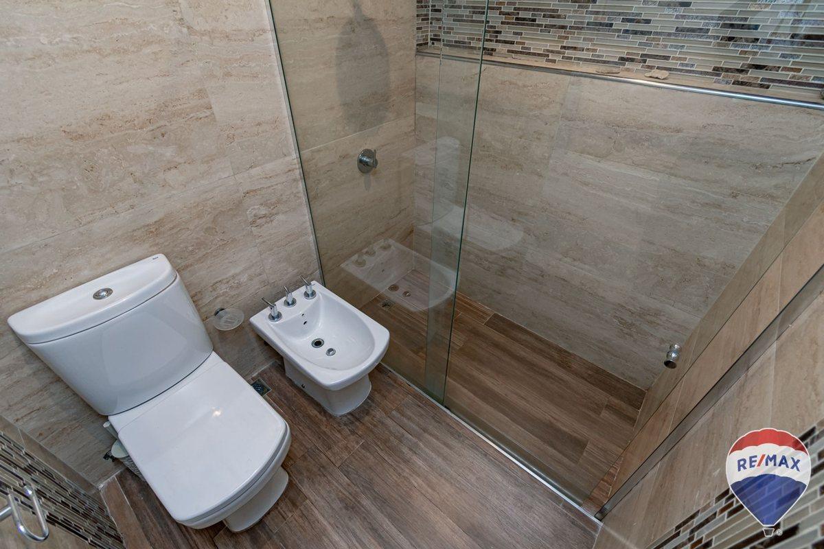 Foto de Casa Venta Bernal Centro 5 amb piscina jardin, imagen 1