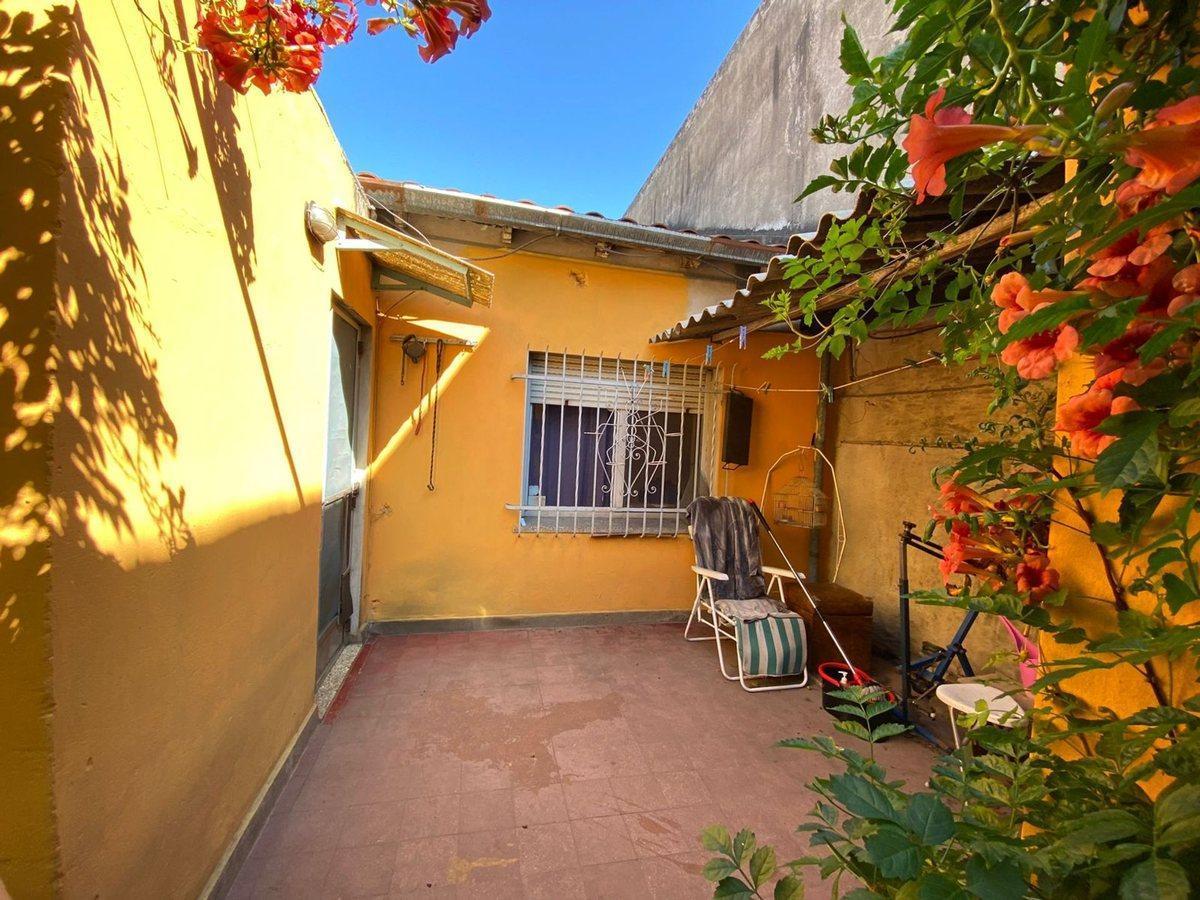 Foto de VENTA CASA 3 AMBIENTES CON COCHERA BERNAL OESTE, imagen 1
