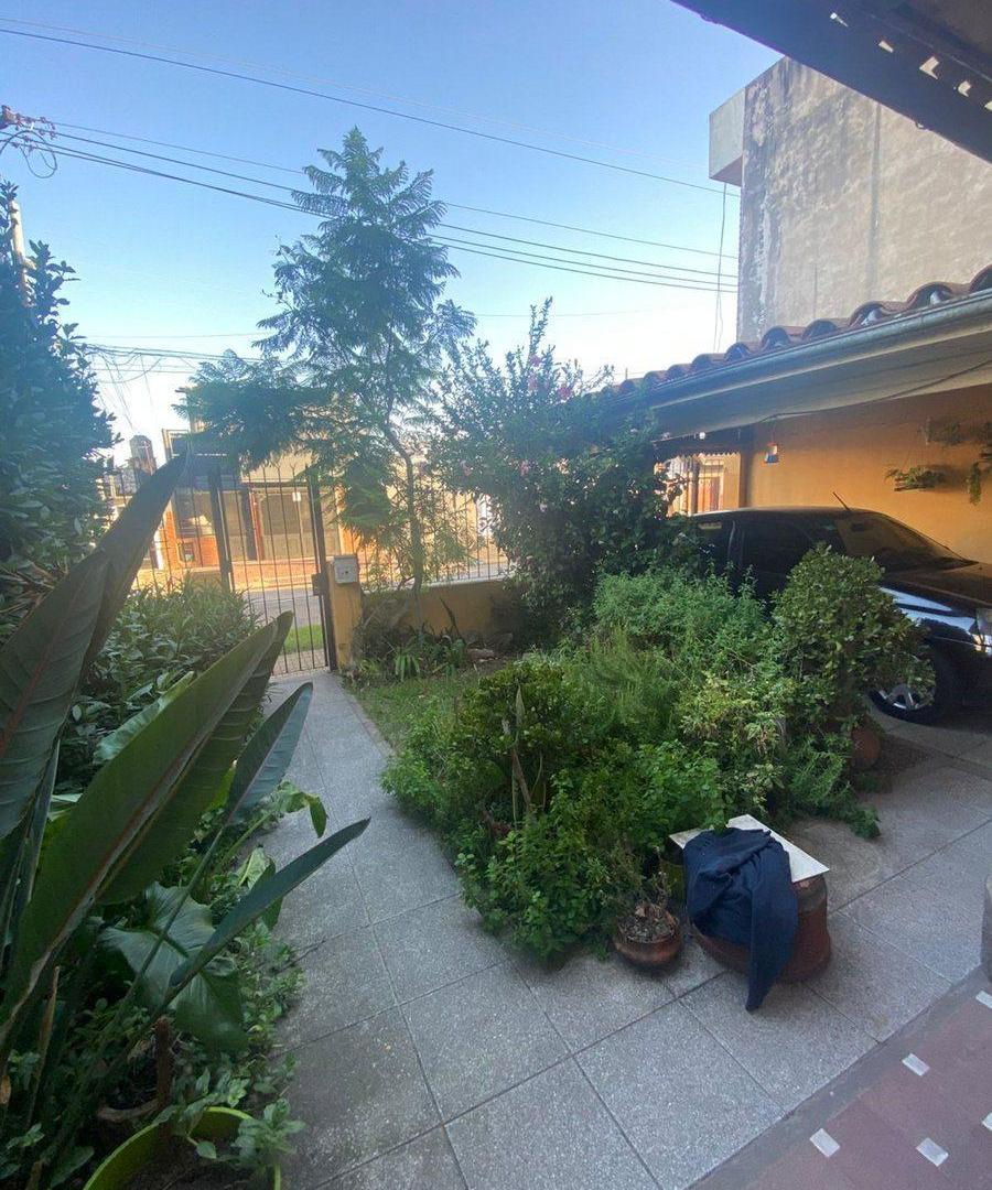 Foto de VENTA CASA 3 AMBIENTES CON COCHERA BERNAL OESTE, imagen 4