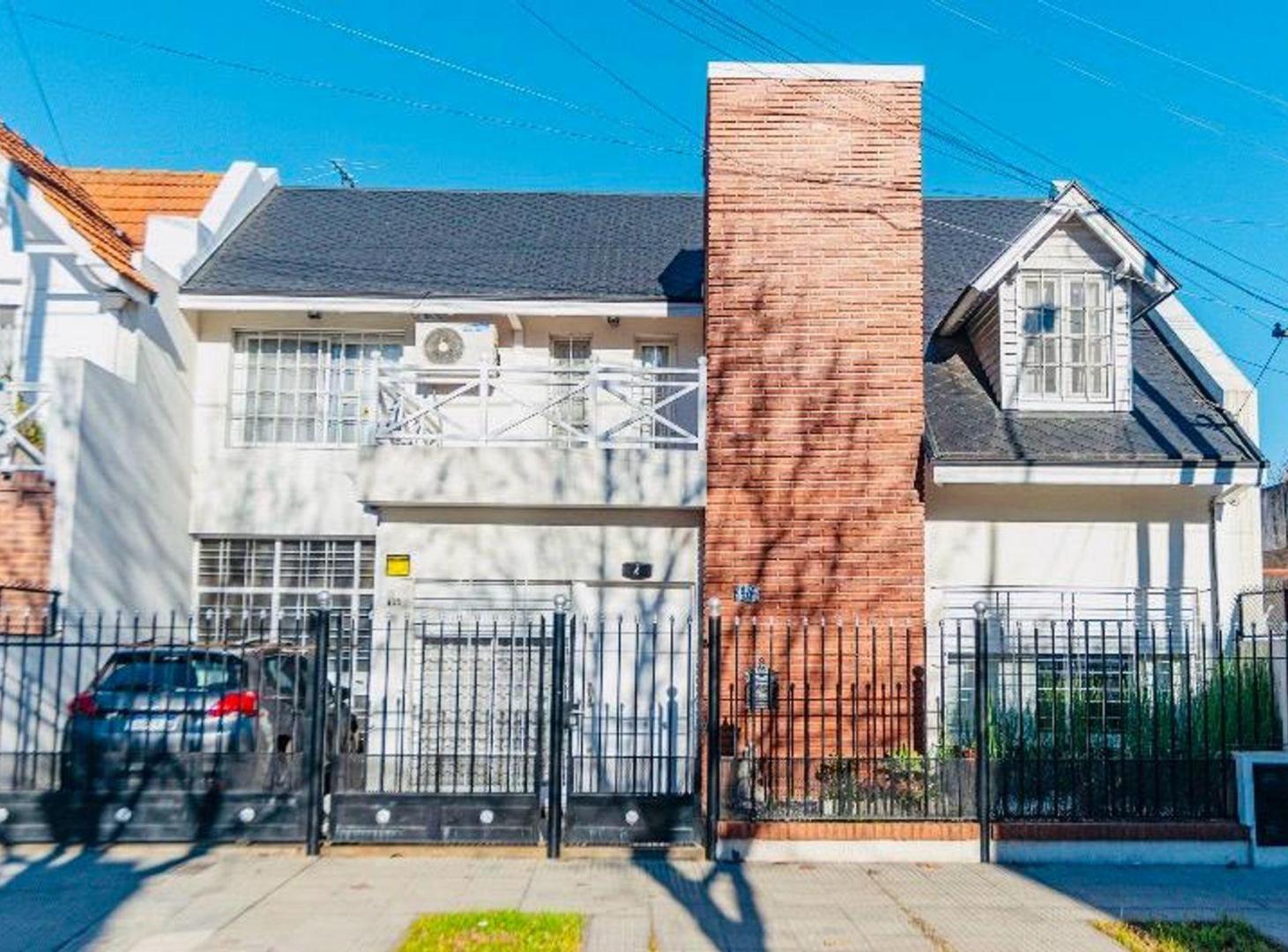 Foto de Venta Casa 5 Amb c/ Parque y Parrilla QUILMES, imagen 2