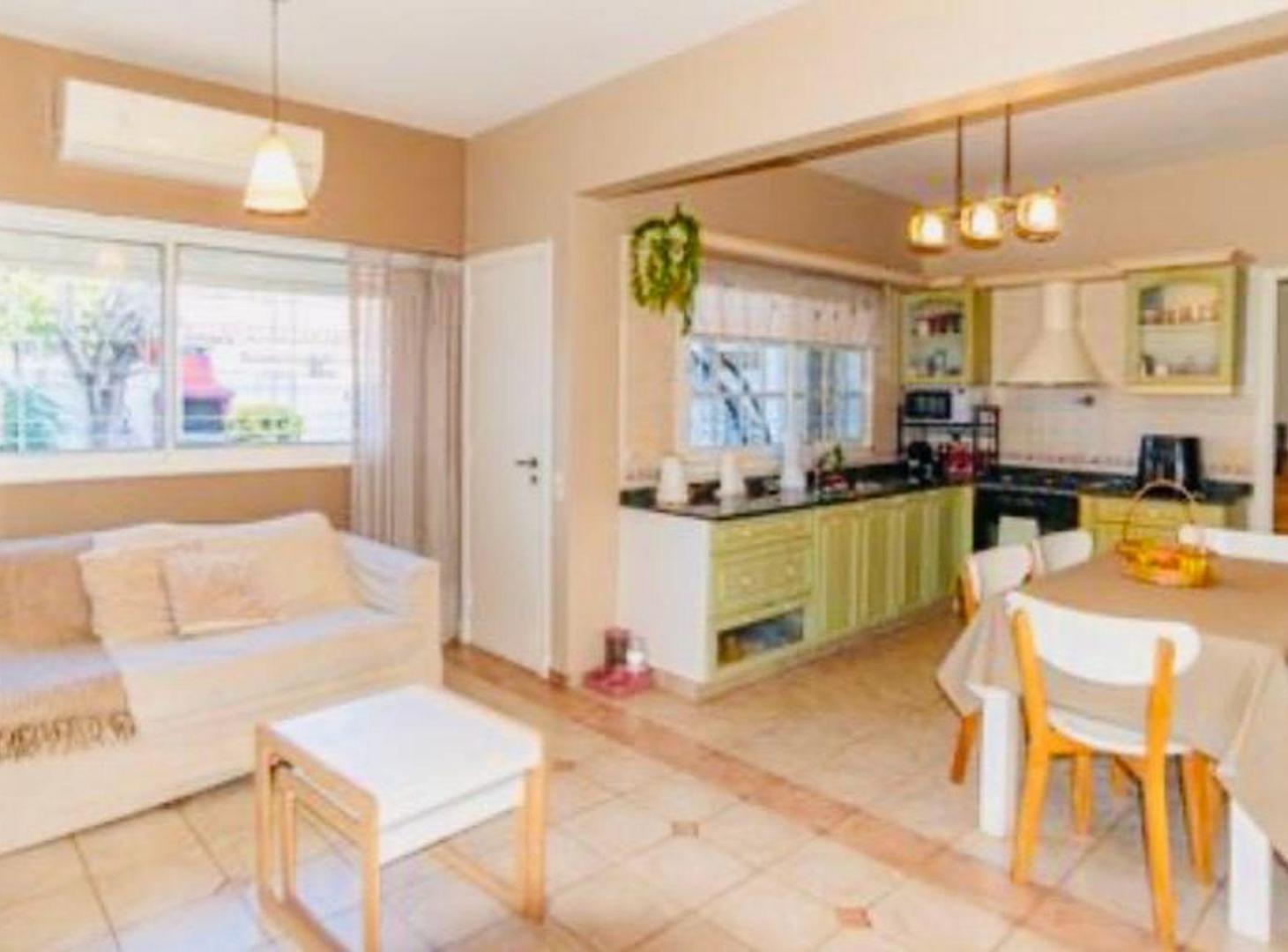 Foto de Venta Casa 5 Amb c/ Parque y Parrilla QUILMES, imagen 4