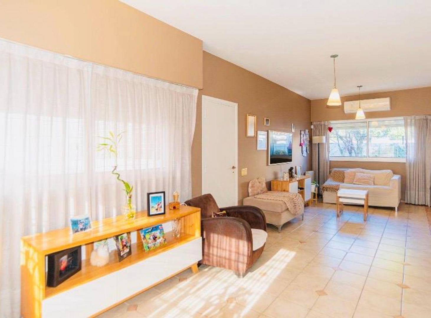 Foto de Venta Casa 5 Amb c/ Parque y Parrilla QUILMES, imagen 5
