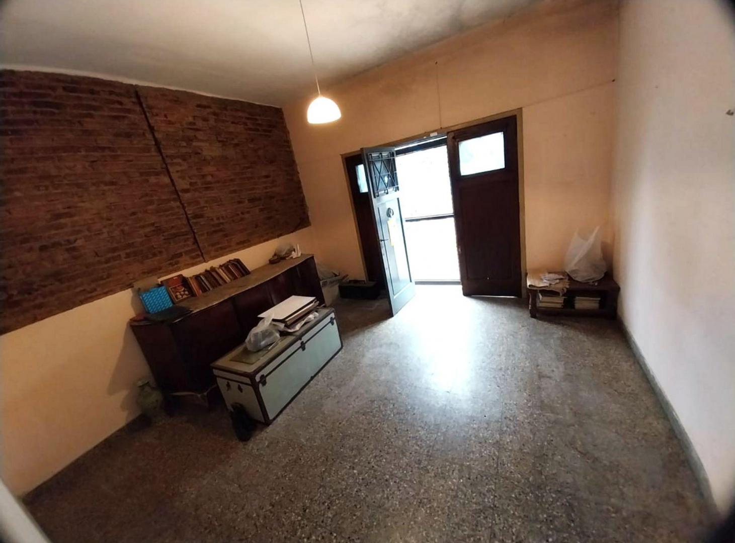 Foto de VENTA CASA 3 AMB CON PATIO 50.000 + CUOTAS, BERNAL, imagen 5