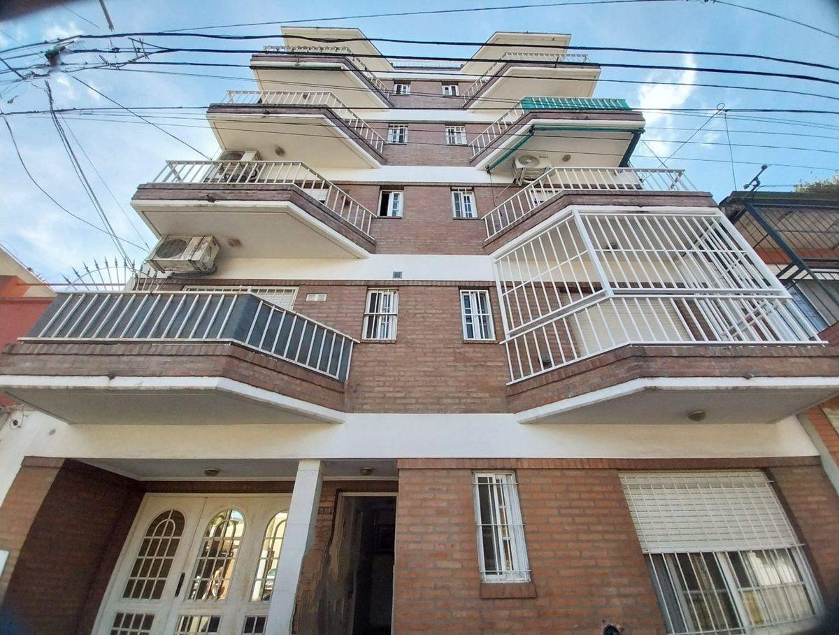 Foto de VENTA DEPTO 3 AMBIENTES EN PLANTA BAJA WILDE, imagen 1