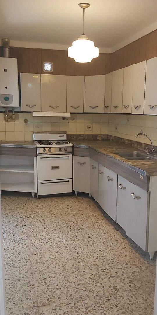 Foto de VENTA CASA 3AMBIENTES DON BOSCO COCHERA TERRAZA, imagen 2
