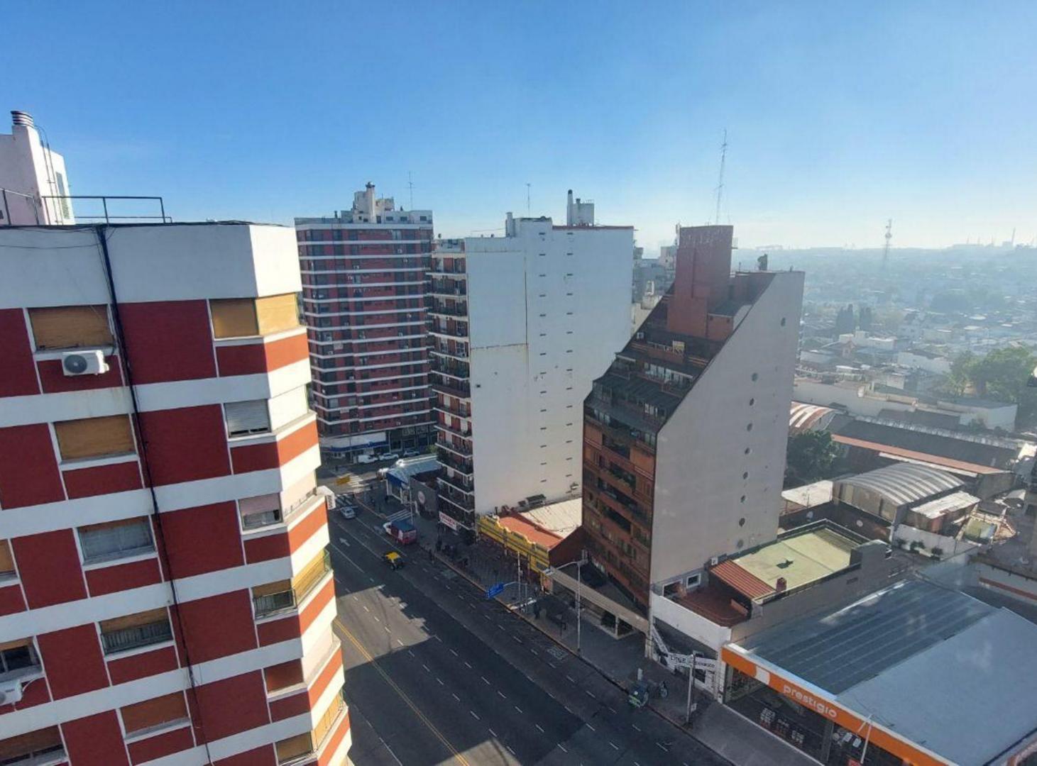 Foto de DEPARTAMENTO 4 AMB VENTA AVELLANEDA PISO ALTO, imagen 5