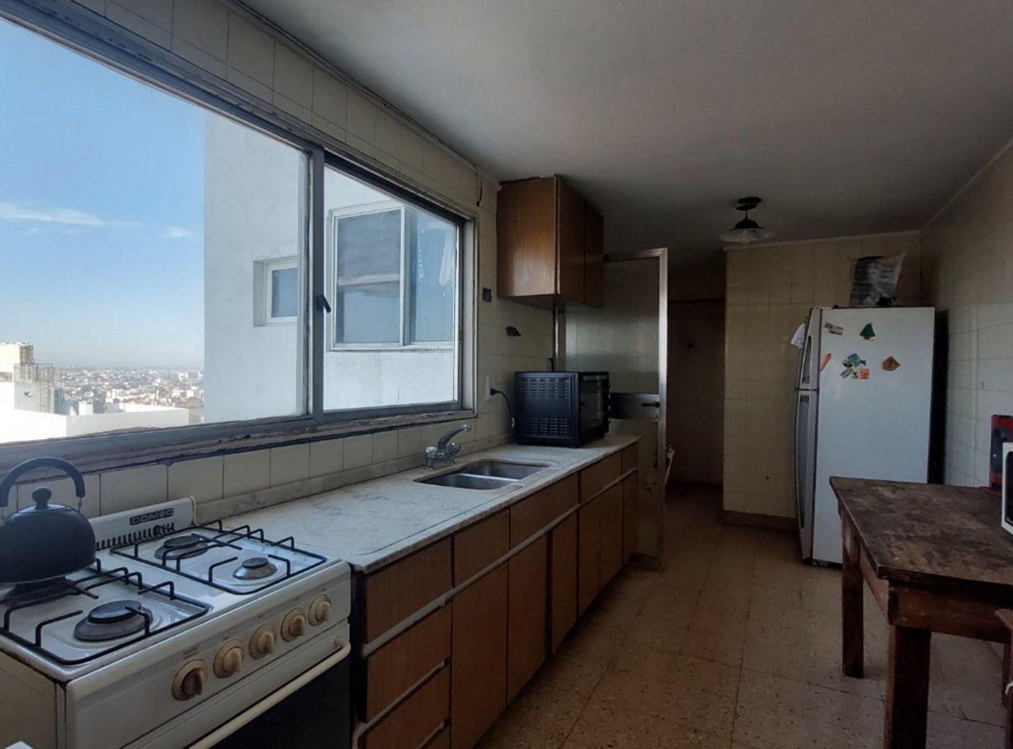 Foto de DEPARTAMENTO 4 AMB VENTA AVELLANEDA PISO ALTO, imagen 2