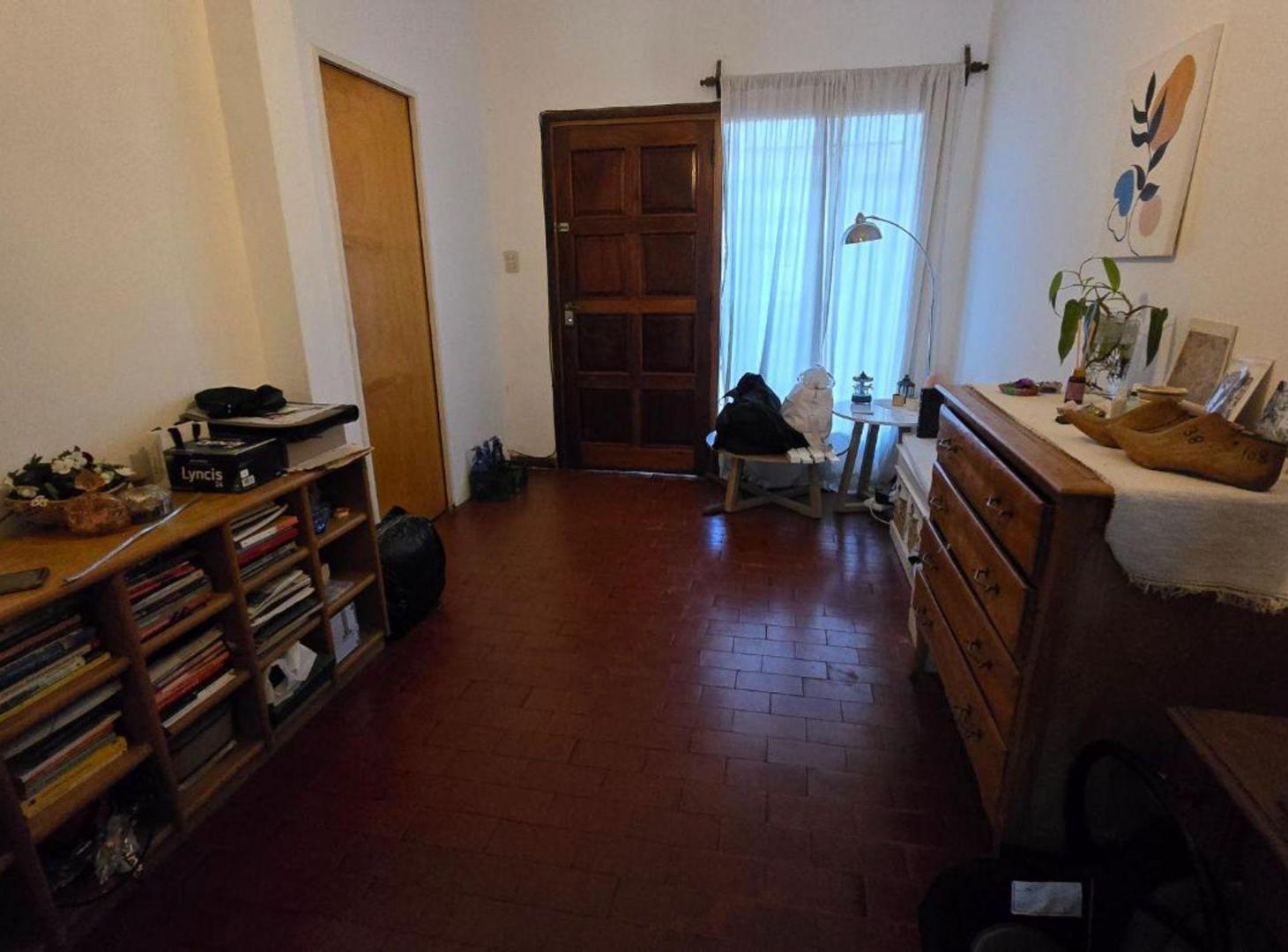 Foto de VENTA CASA 4 AMBIENTES CON AMPLIO TERRENO QUILMES, imagen 2