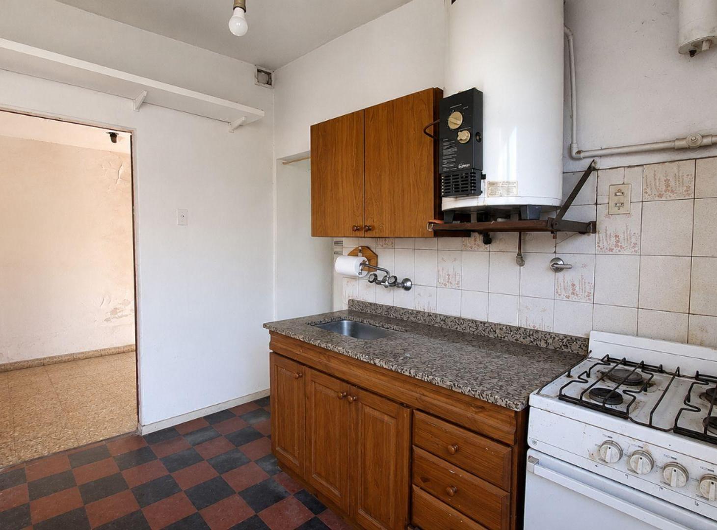Foto de Casa en Venta 2 ambientes Quilmes oeste a reciclar, imagen 2
