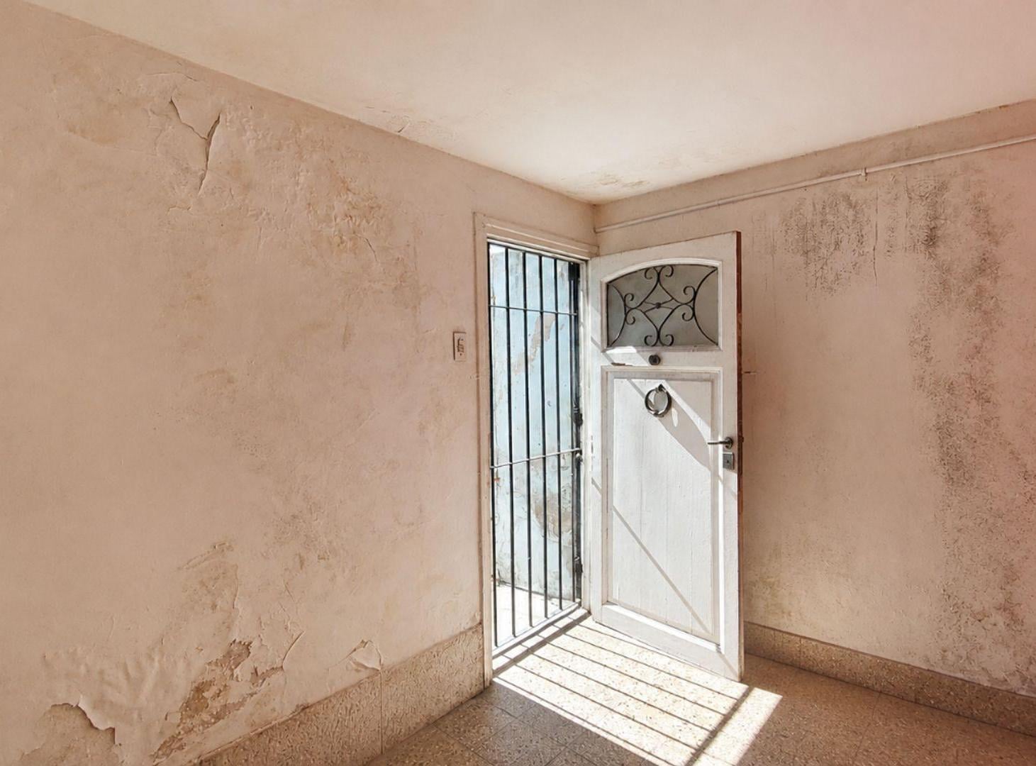 Foto de Casa en Venta 2 ambientes Quilmes oeste a reciclar, imagen 1